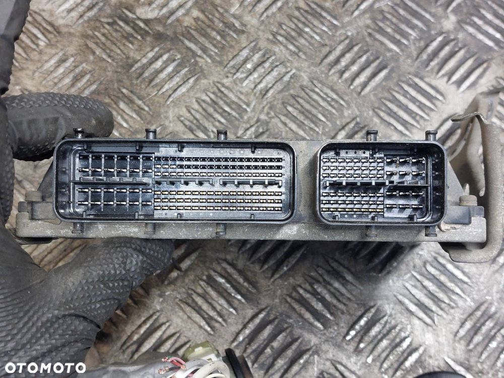 ZESTAW STARTOWY TOYOTA AURIS I 2.0 D4D 89661-02D82 89741-02100 82730-02150 - 3