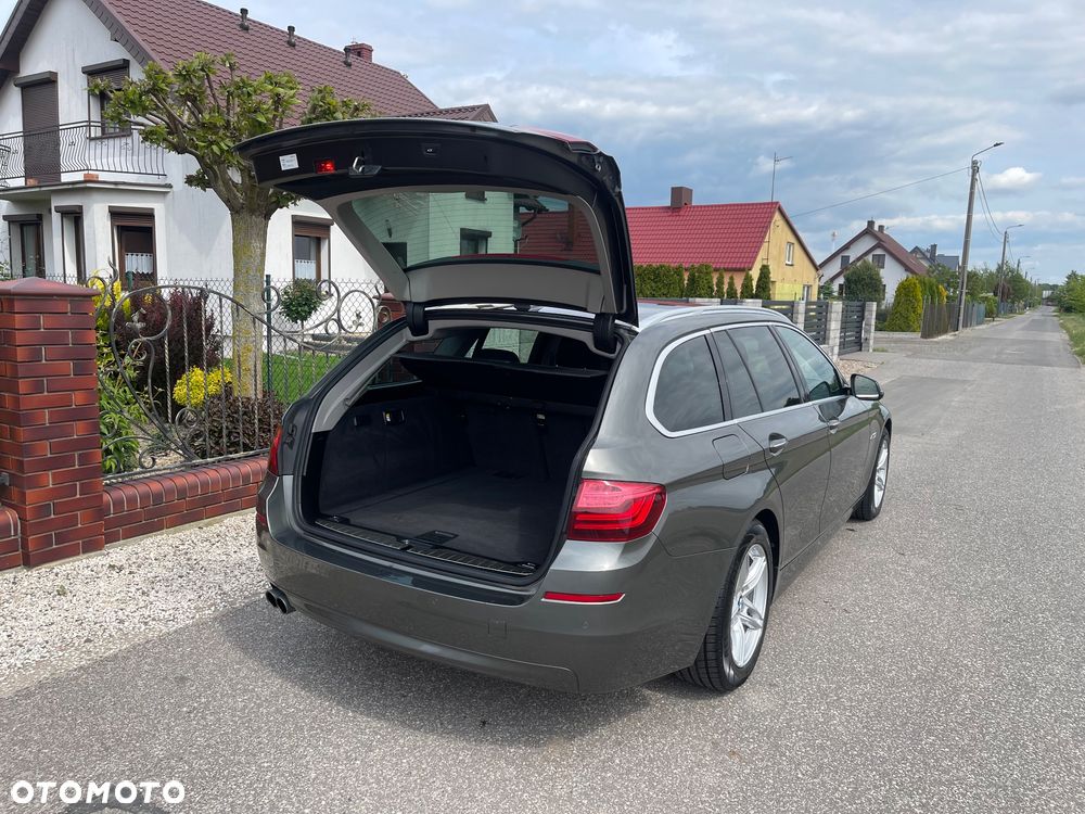 BMW Seria 5 525d Sport-Aut Modern Line - 17