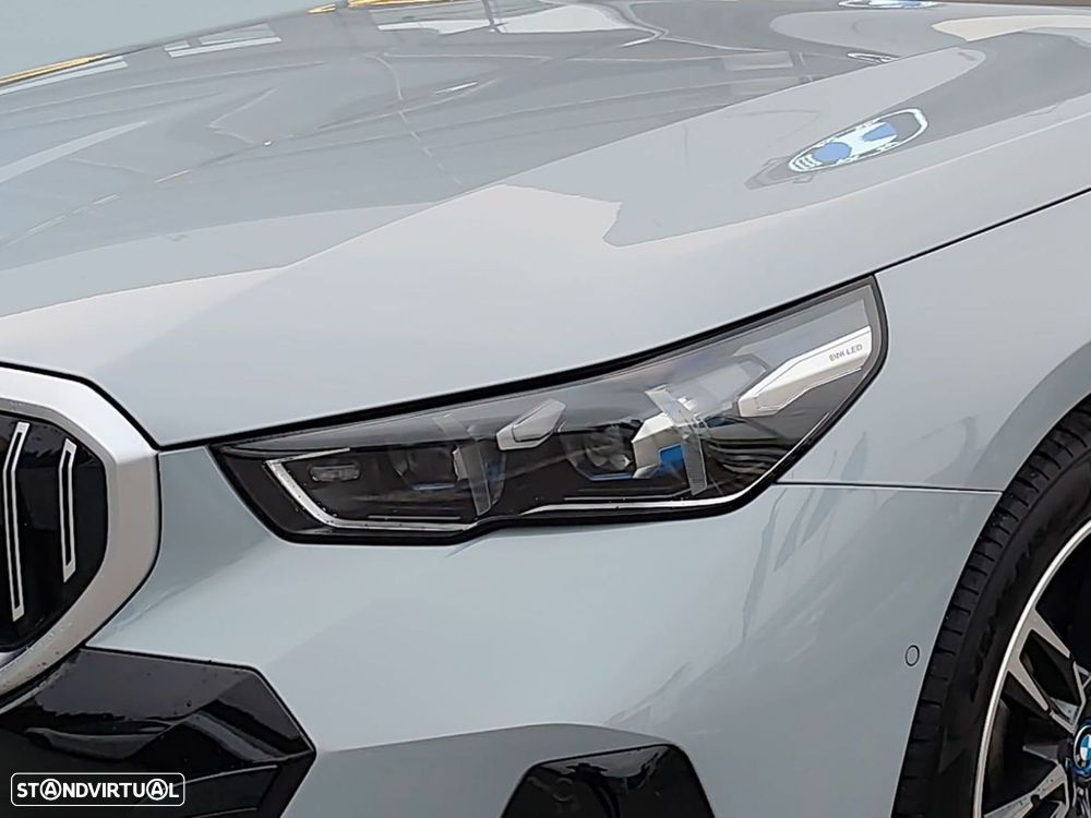 BMW 530 e Pack Desportivo M - 3