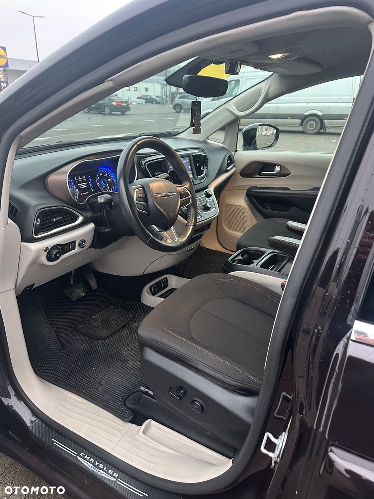 Chrysler Pacifica - 29