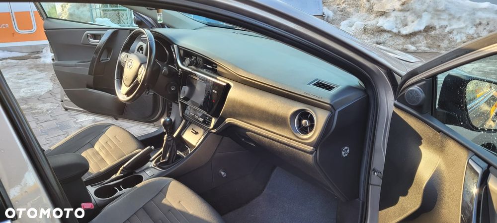 Toyota Auris 1.6 Premium Comfort - 17