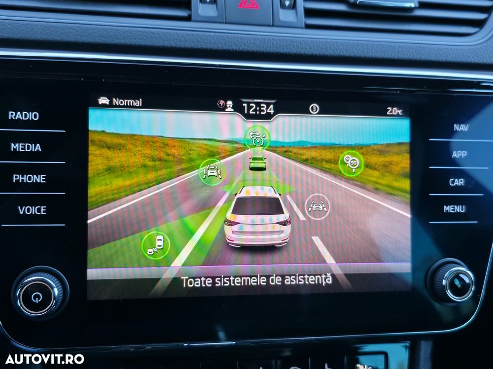 Skoda Superb Combi 2.0 TDI DSG SportLine - 14