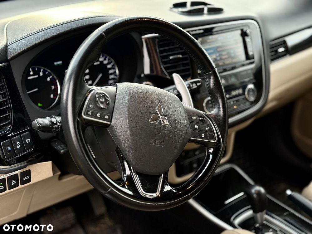 Mitsubishi Outlander 2.0 Instyle Navi 4WD CVT - 5