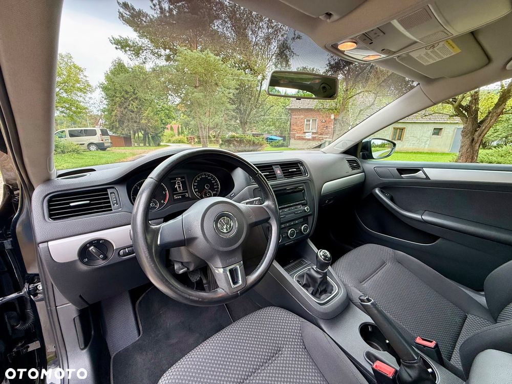 Volkswagen Jetta 1.6 TDI Comfortline - 19