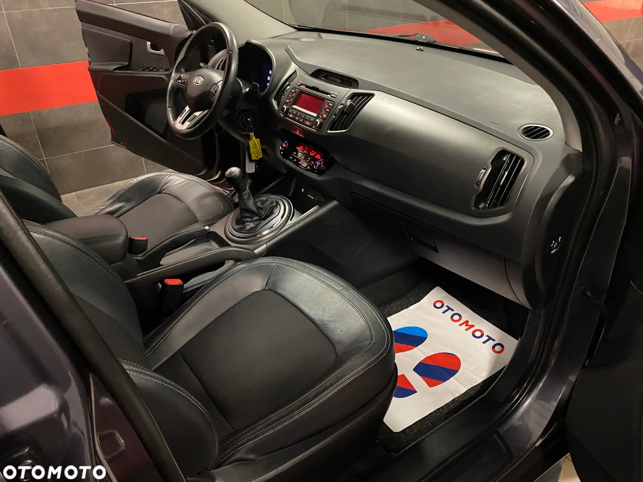 Kia Sportage 2.0 L - 11