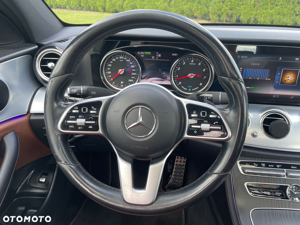 Mercedes-Benz Klasa E 200 4Matic 9G-TRONIC - 28