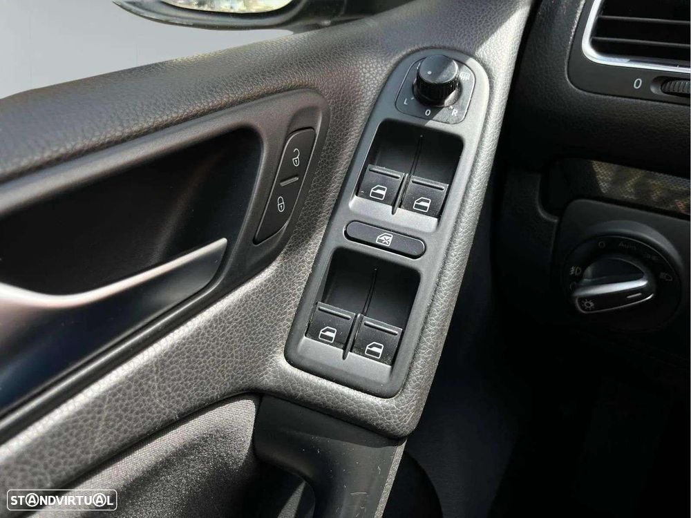 VW Golf 1.6 TDi Confortline - 14