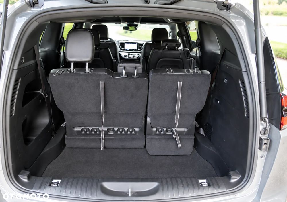 Chrysler Pacifica - 28
