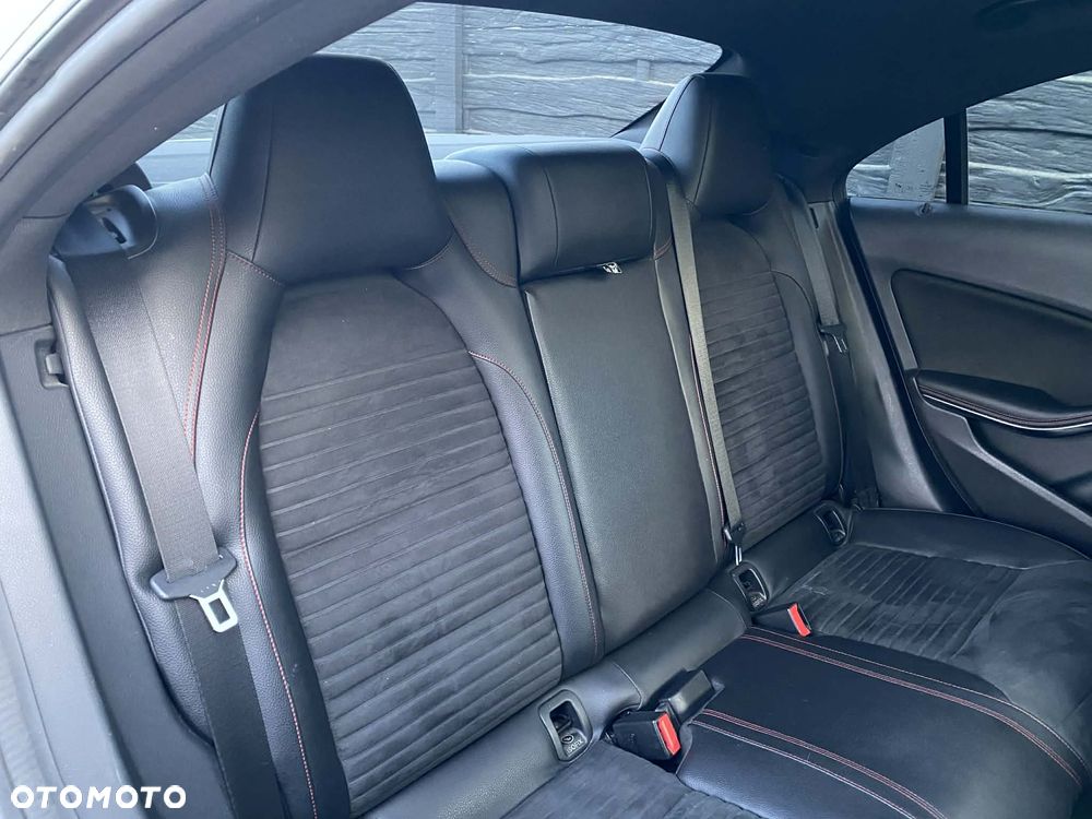 Mercedes-Benz CLA 220 CDI 7G-DCT AMG Line - 13
