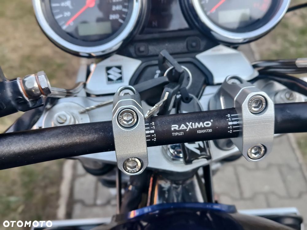 Suzuki GSX - 16
