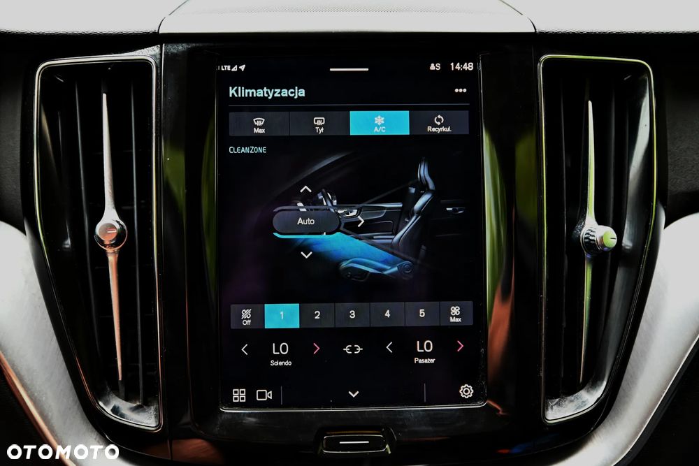 Volvo XC 60 B4 D AWD Geartronic Momentum Pro - 34