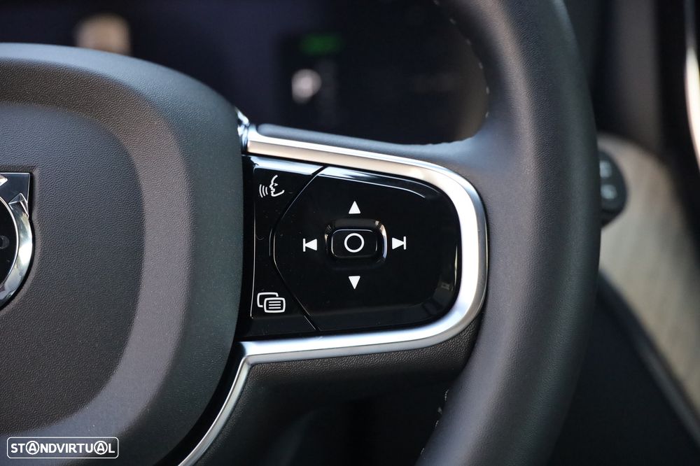 Volvo XC 60 2.0 T6 PHEV Plus Dark - 27