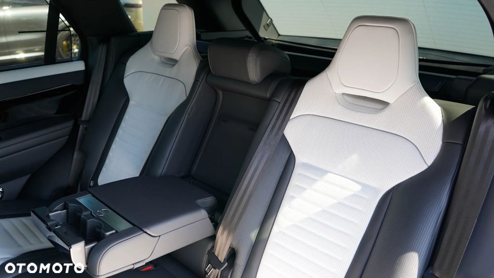 Land Rover Range Rover Sport P635 SV - 36