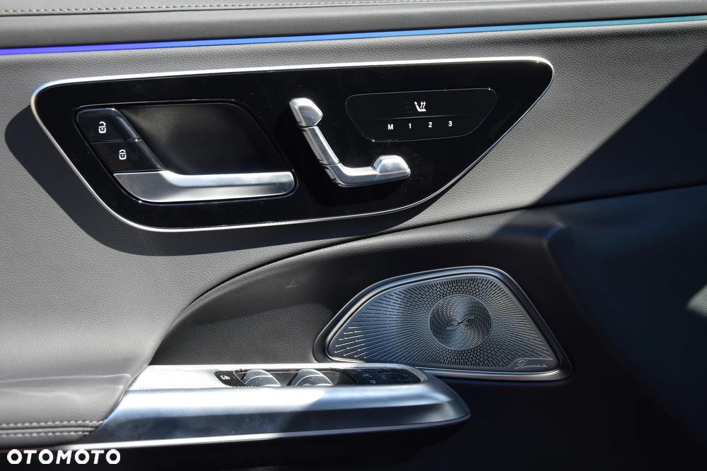 Mercedes-Benz Klasa E 220 d mHEV 4-Matic AMG 9G-Tronic - 32