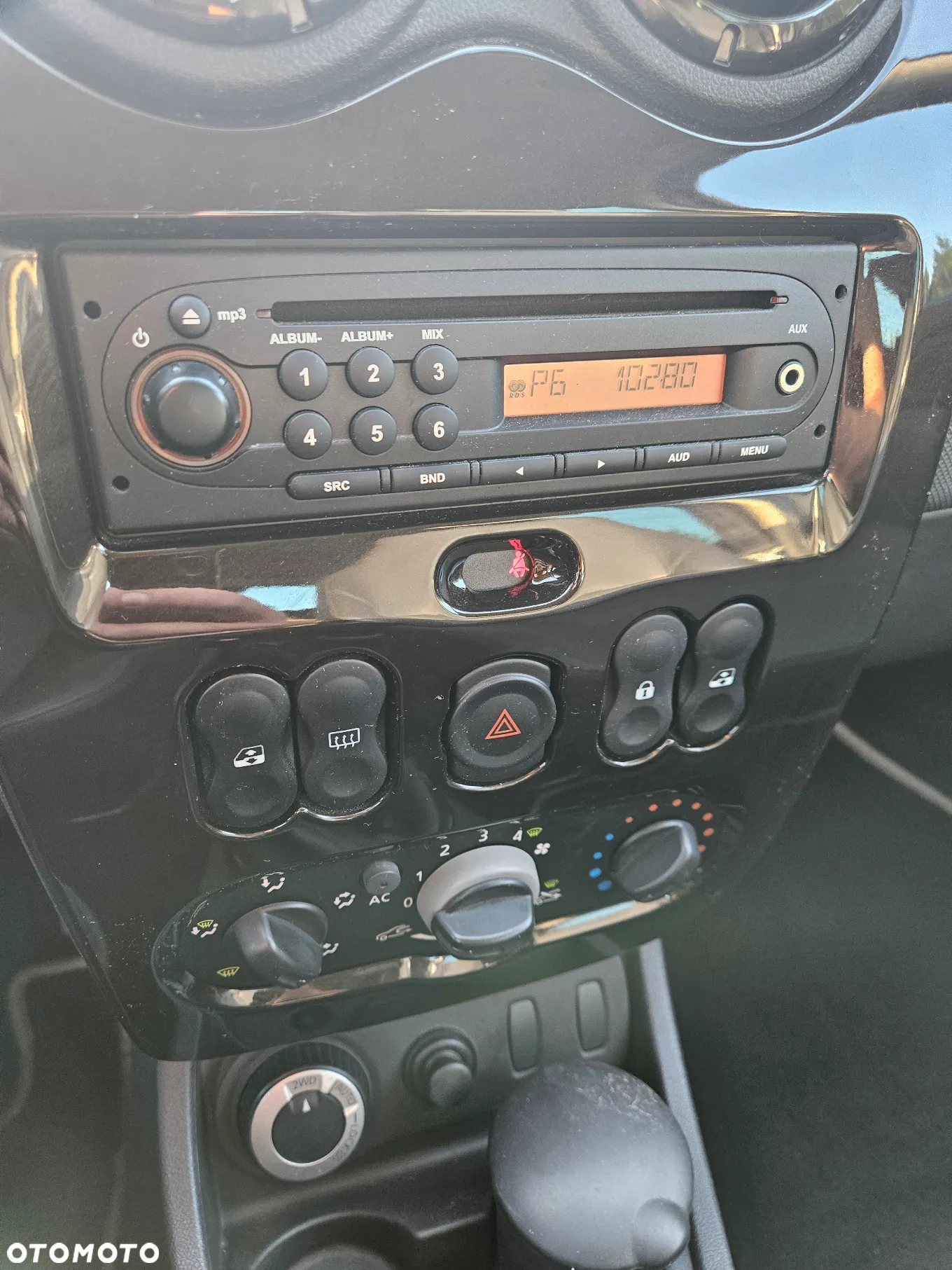 Dacia Duster 1.6 16V 4x4 Prestige - 11