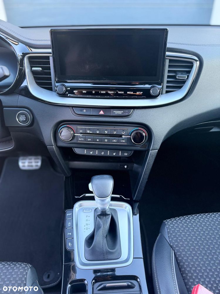 Kia Ceed - 8