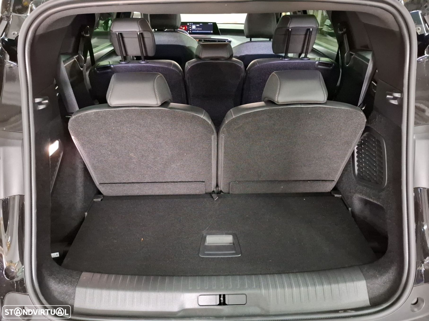Peugeot E-5008 73 kWh Allure - 25
