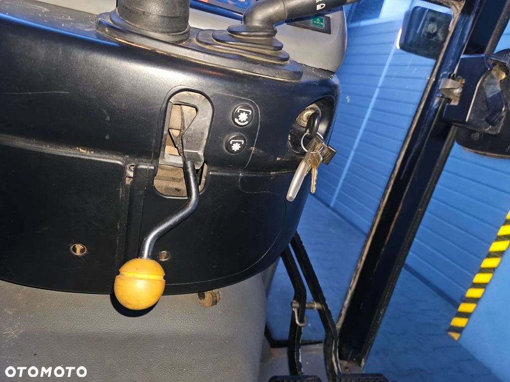 New Holland U2D6 ( w dokumentach) , model handlowy TN 85 FA - 16