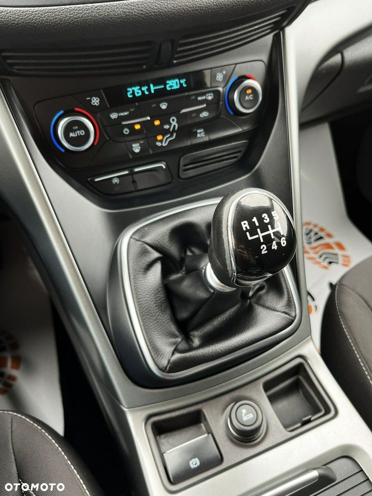 Ford Kuga 1.5 EcoBoost 2x4 Trend - 28