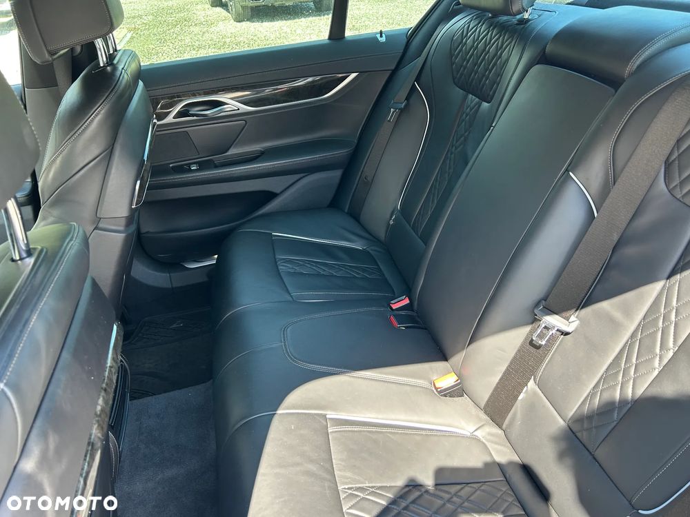 BMW Seria 7 740d xDrive - 11