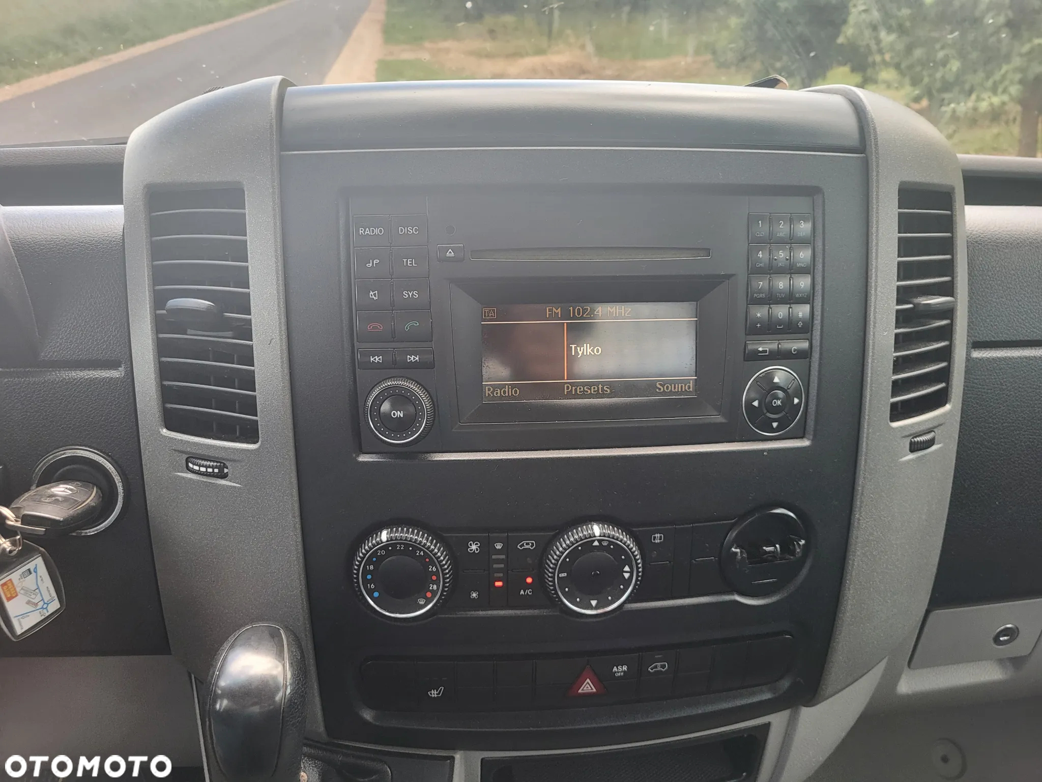 Mercedes-Benz Sprinter - 25