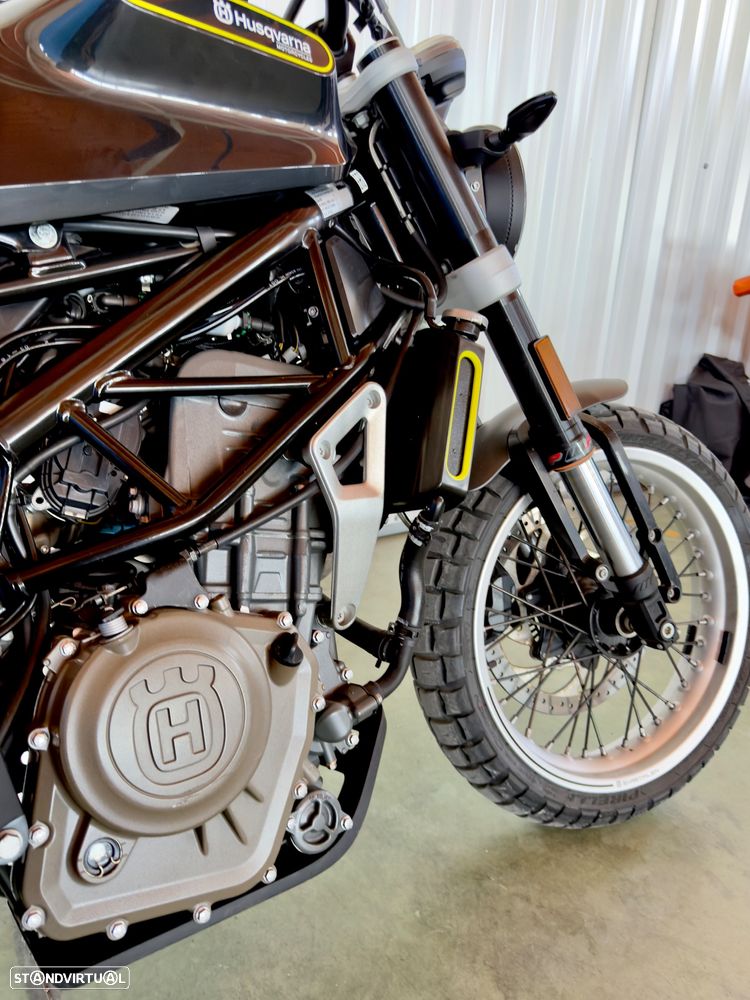 Husqvarna Svartpilen 401 - 11