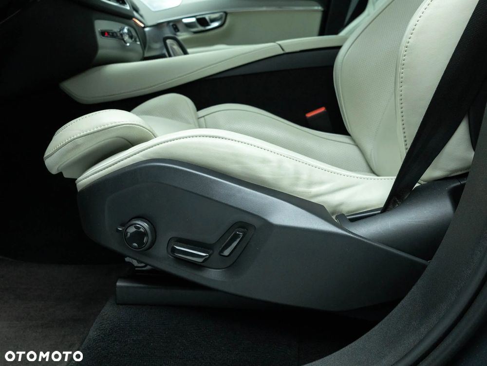 Volvo XC 90 - 33