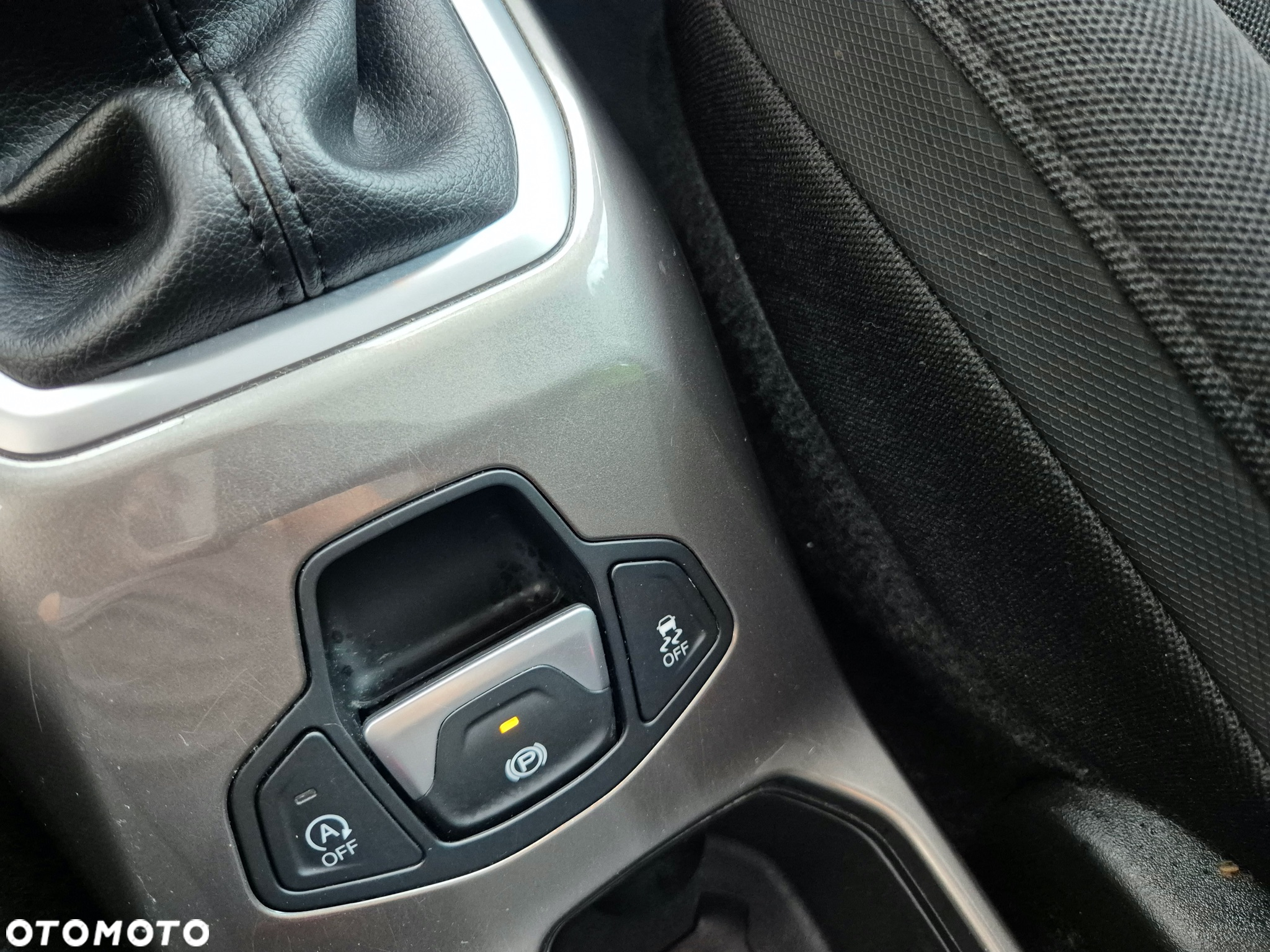 Jeep Renegade 1.4 MultiAir Limited - 32