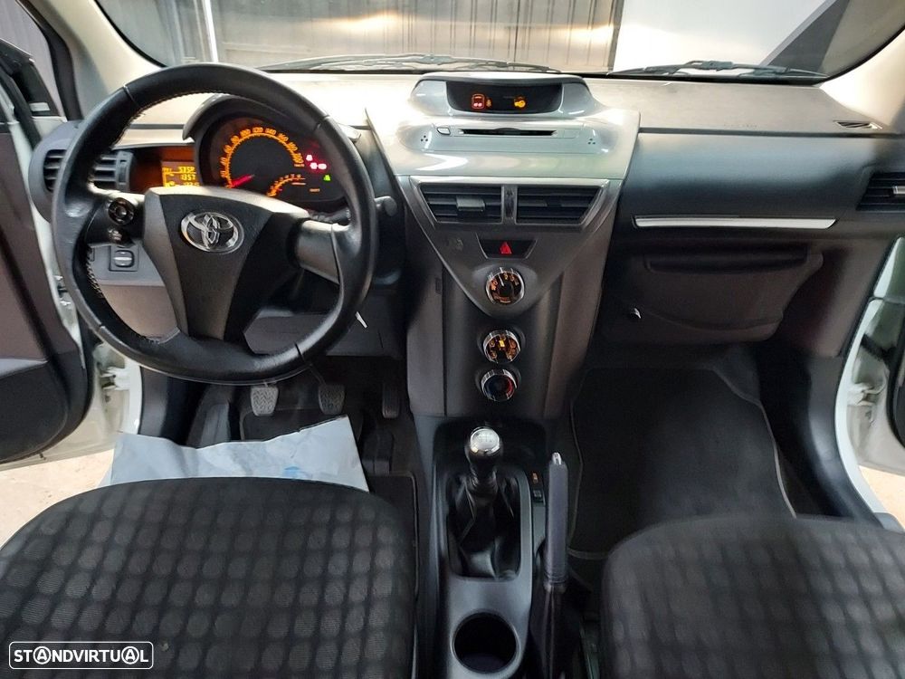 Toyota iQ 1.0 VVT-i Essential+AC — fotografia 7