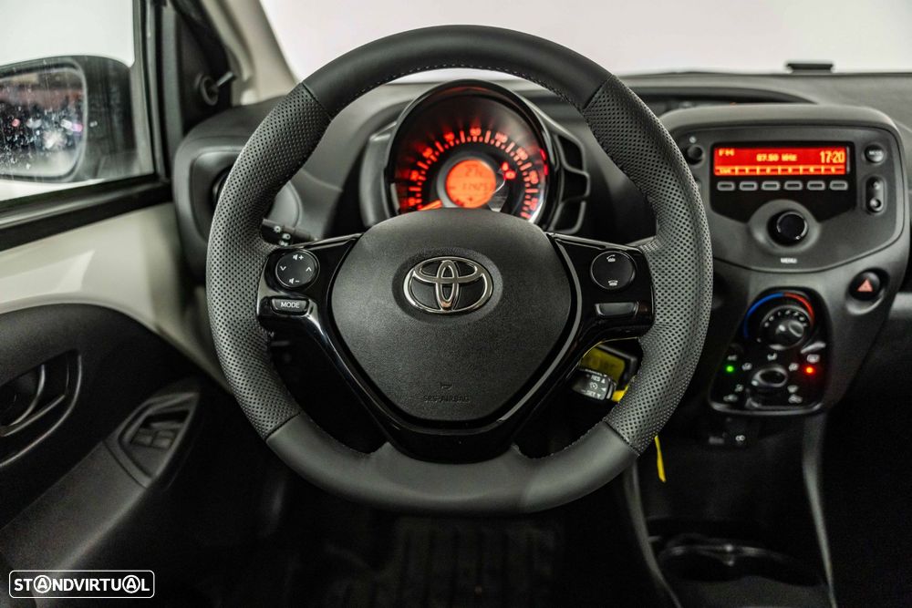 Toyota Aygo 1.0 X-Clusiv - 24