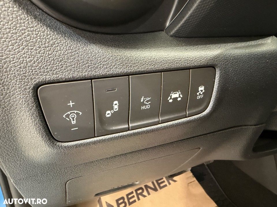 Hyundai KONA - 8