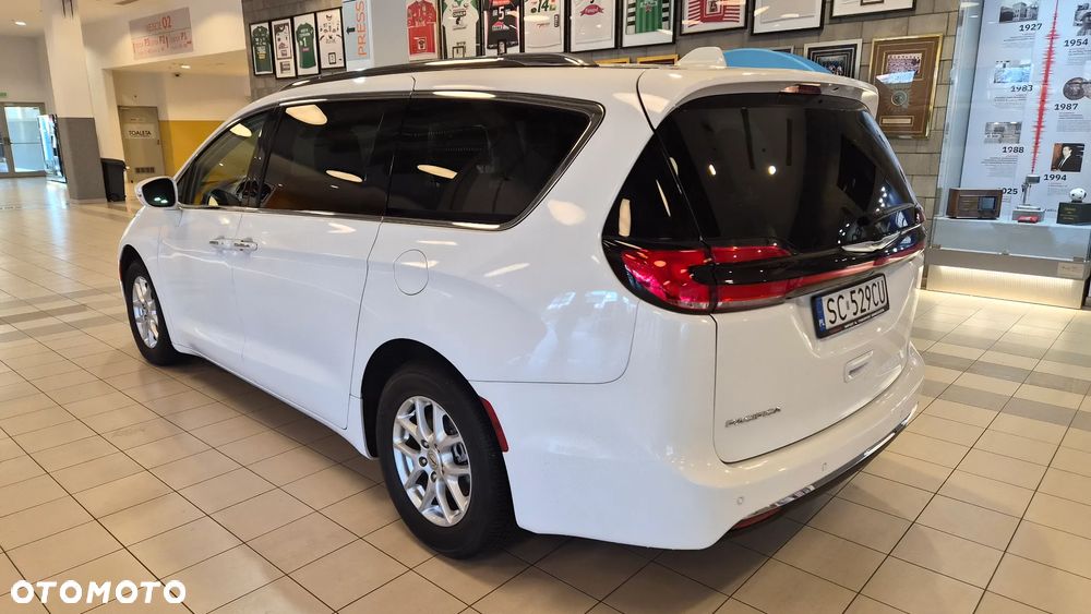 Chrysler Pacifica - 8