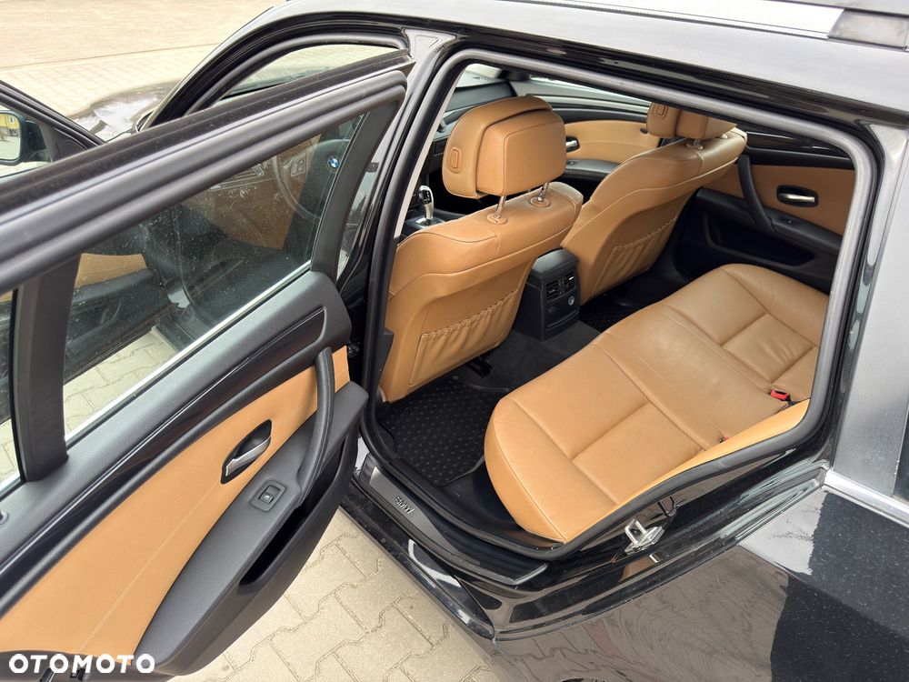 BMW Seria 5 525d xDrive - 9