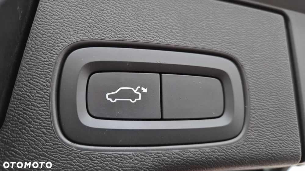 Volvo XC 60 T4 Momentum Pro - 24