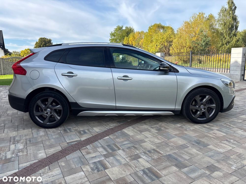 Volvo V40 Cross Country - 10