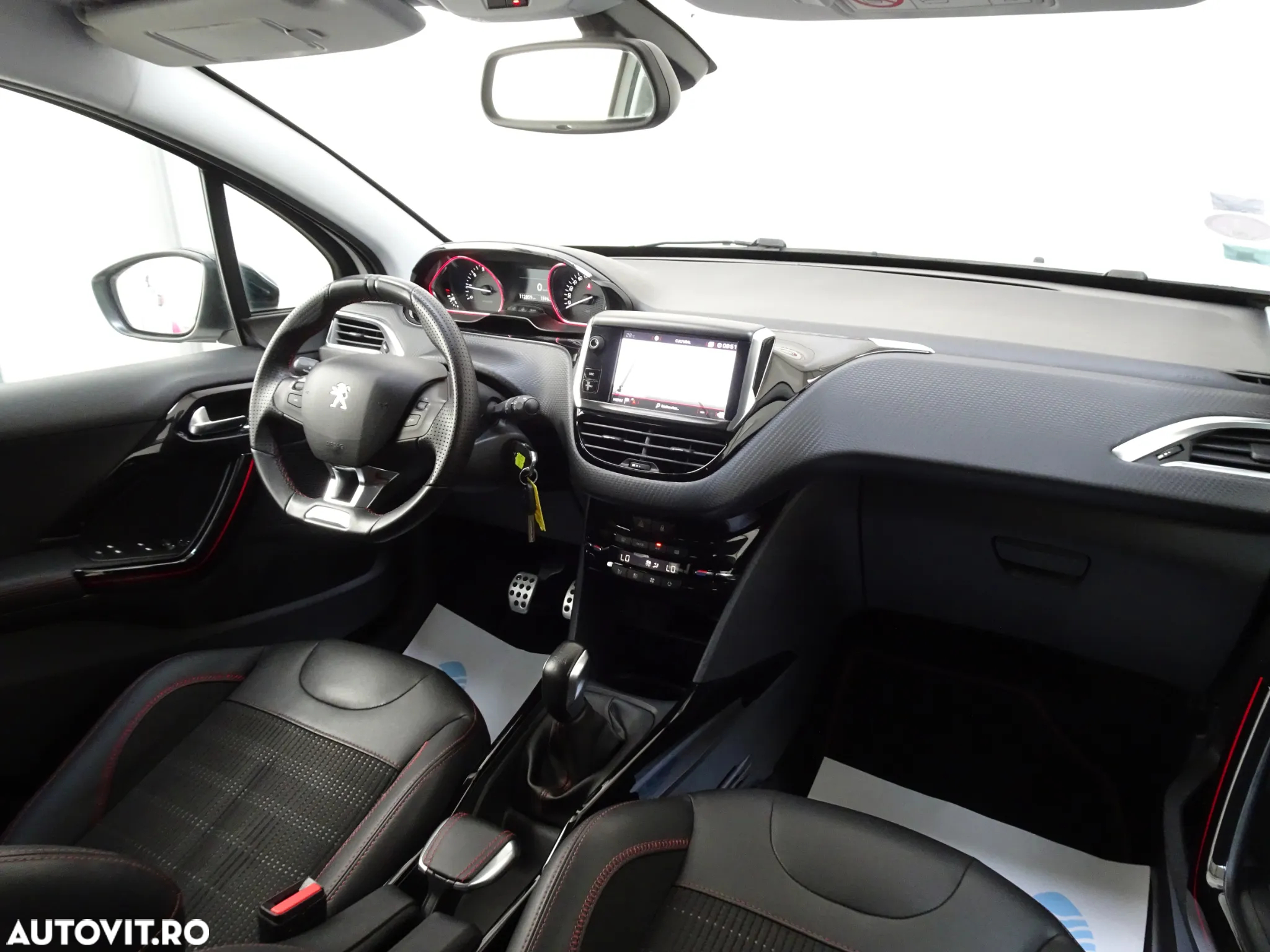 Peugeot 2008 1.2 L PureTech STT GT Line - 16