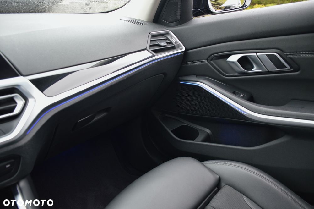BMW Seria 3 320d MHEV Sport Line - 32