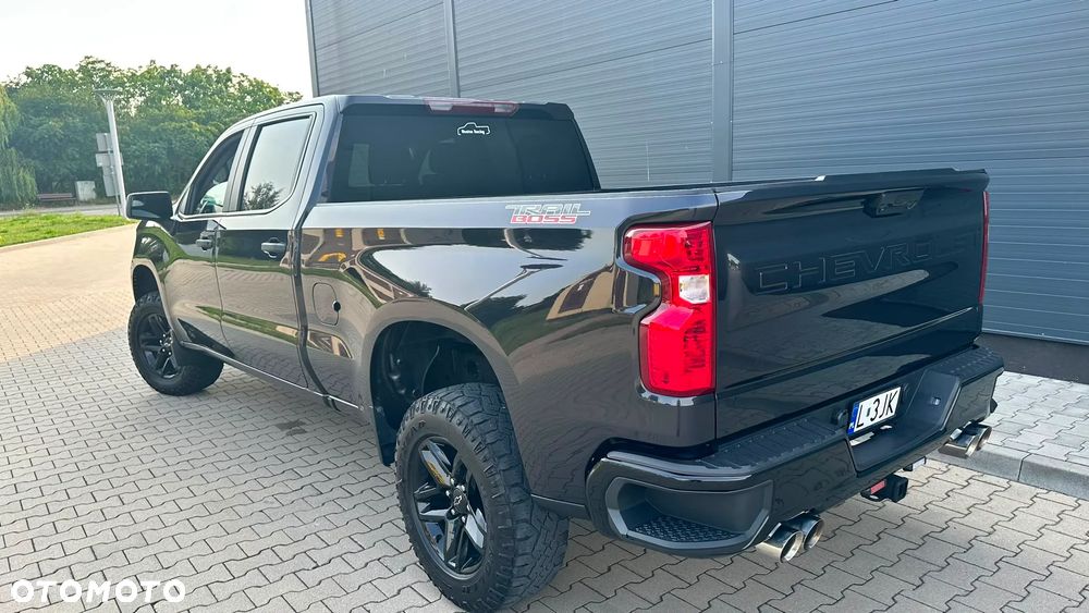 Chevrolet Silverado - 4