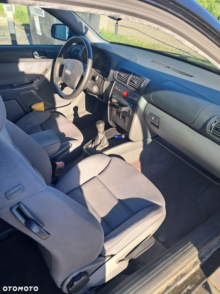 Audi A3 3-drzwiowe 1.6 Ambiente - 12