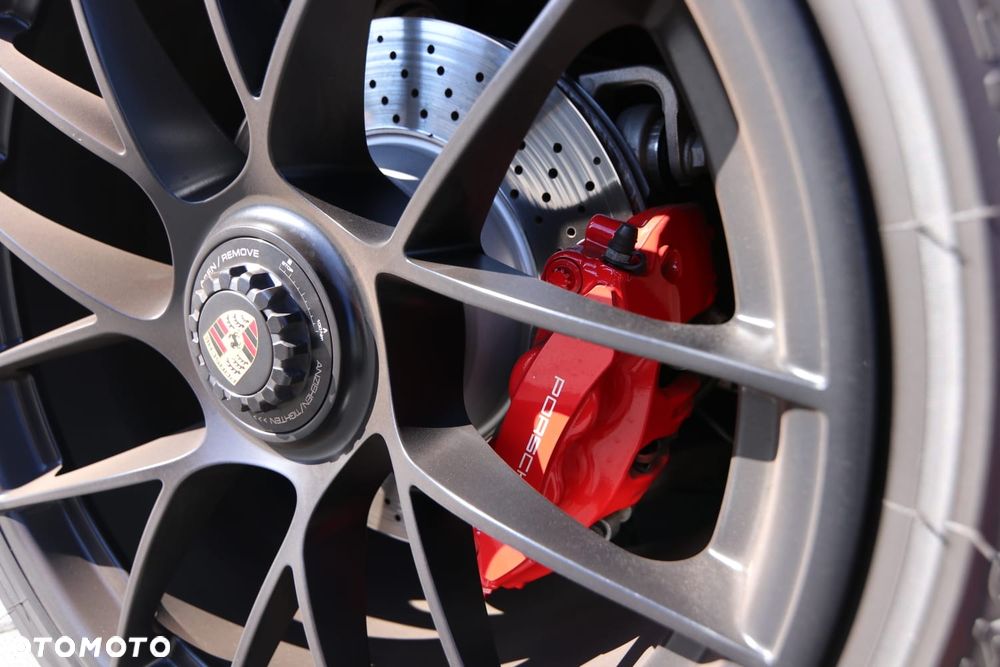 Porsche 911 Carrera GTS PDK - 18