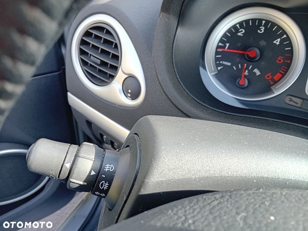 Renault Clio 1.5 dCi Alize - 10