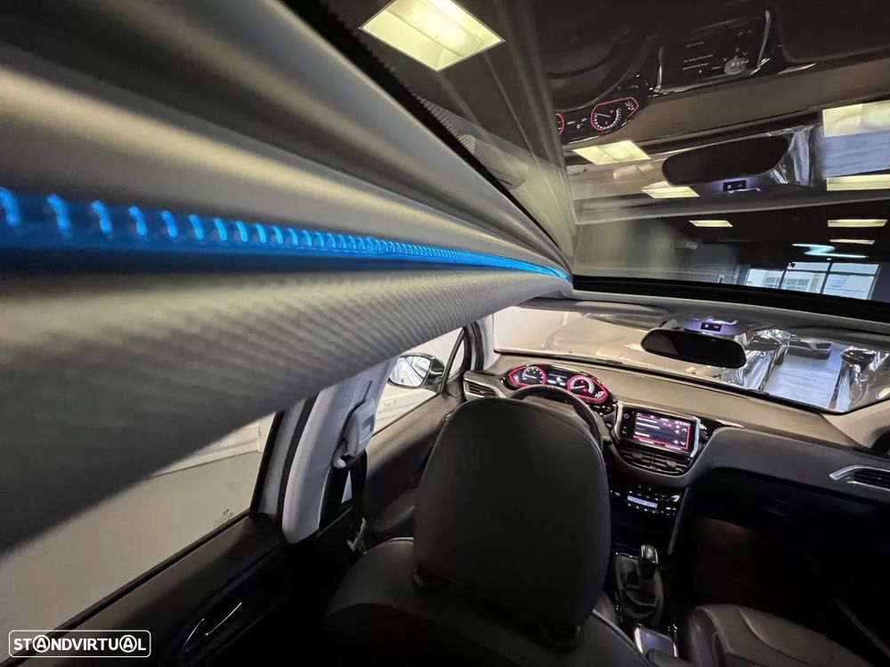Peugeot 2008 1.2 PureTech GT Line - 38