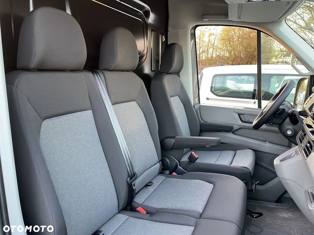 Volkswagen Crafter 35 Furgon z wysokim dachem 2,0 l 177 KM automat - 13