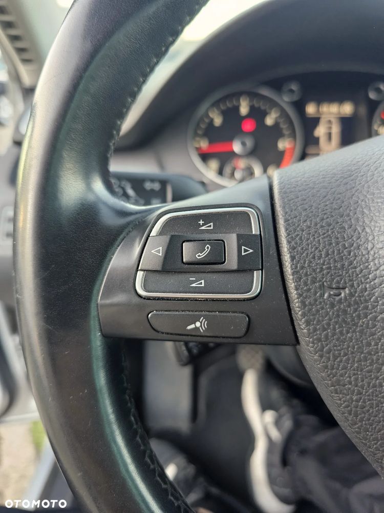 Volkswagen Passat - 24