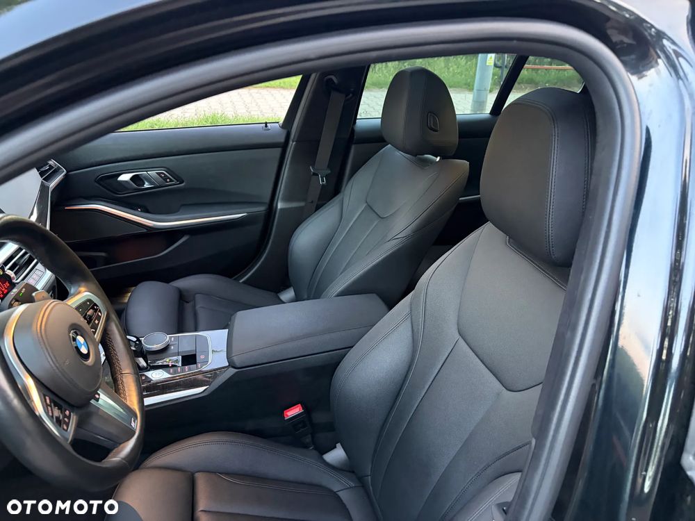 BMW Seria 3 330e M Sport - 39