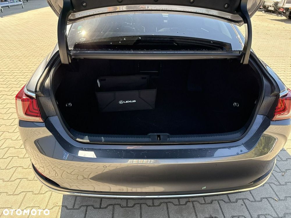 Lexus ES 300h Business Edition - 16