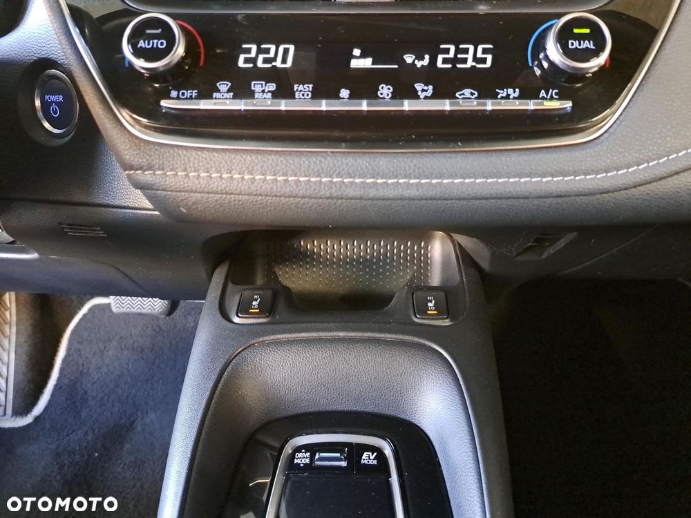 Toyota Corolla 1.8 Hybrid Comfort - 23