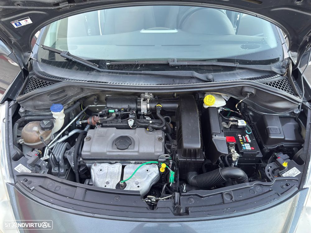 Peugeot 207 - 13