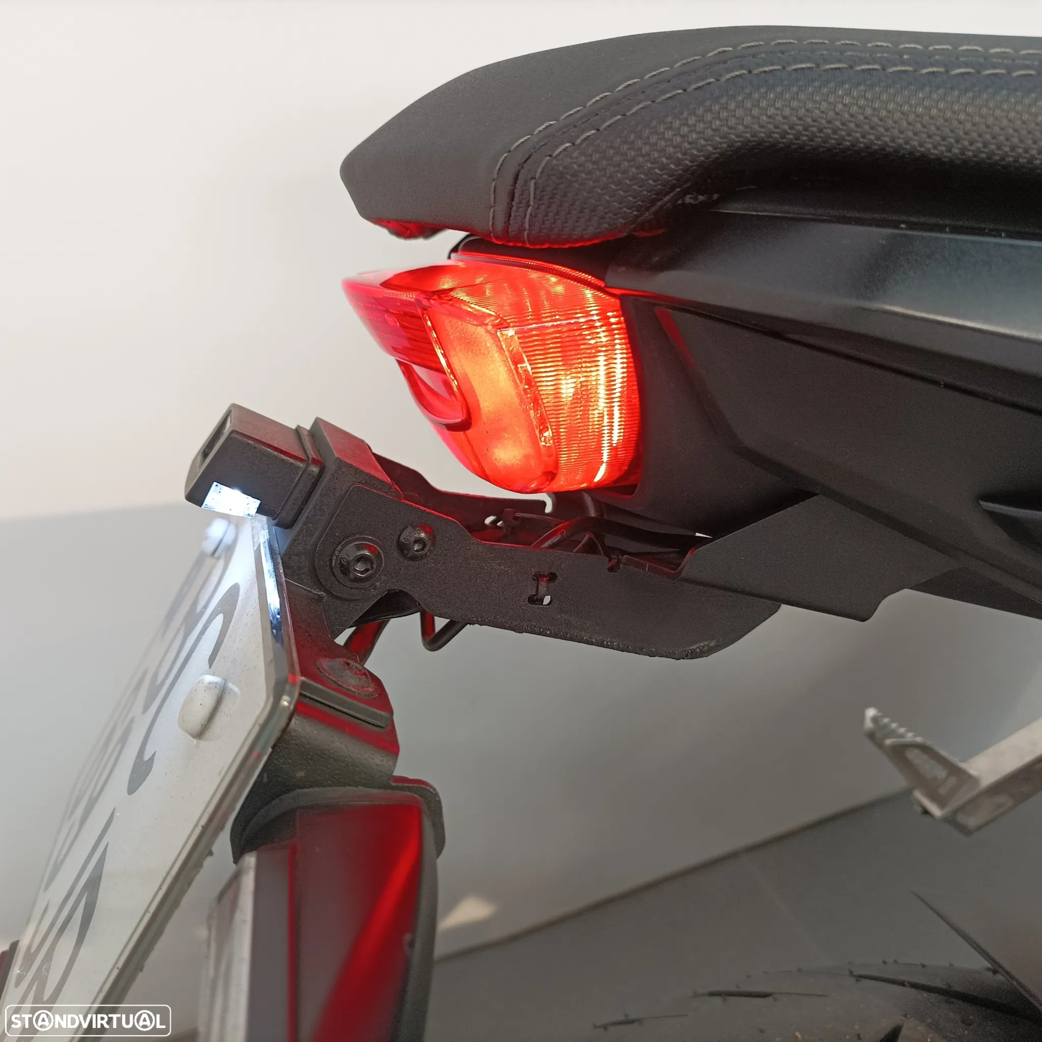 Honda CB 650 R Neo Sports Café - 4
