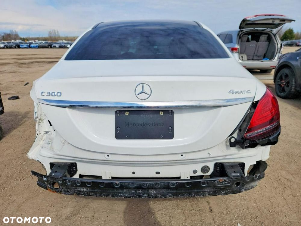 Mercedes-Benz Klasa C 300 4Matic 9G-TRONIC AMG Line - 6
